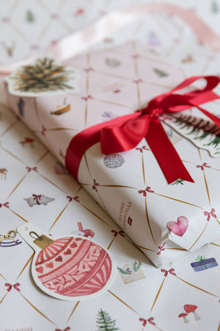 Gavepapir Danish Christmas Old Rose med motiv af Annemette Voss